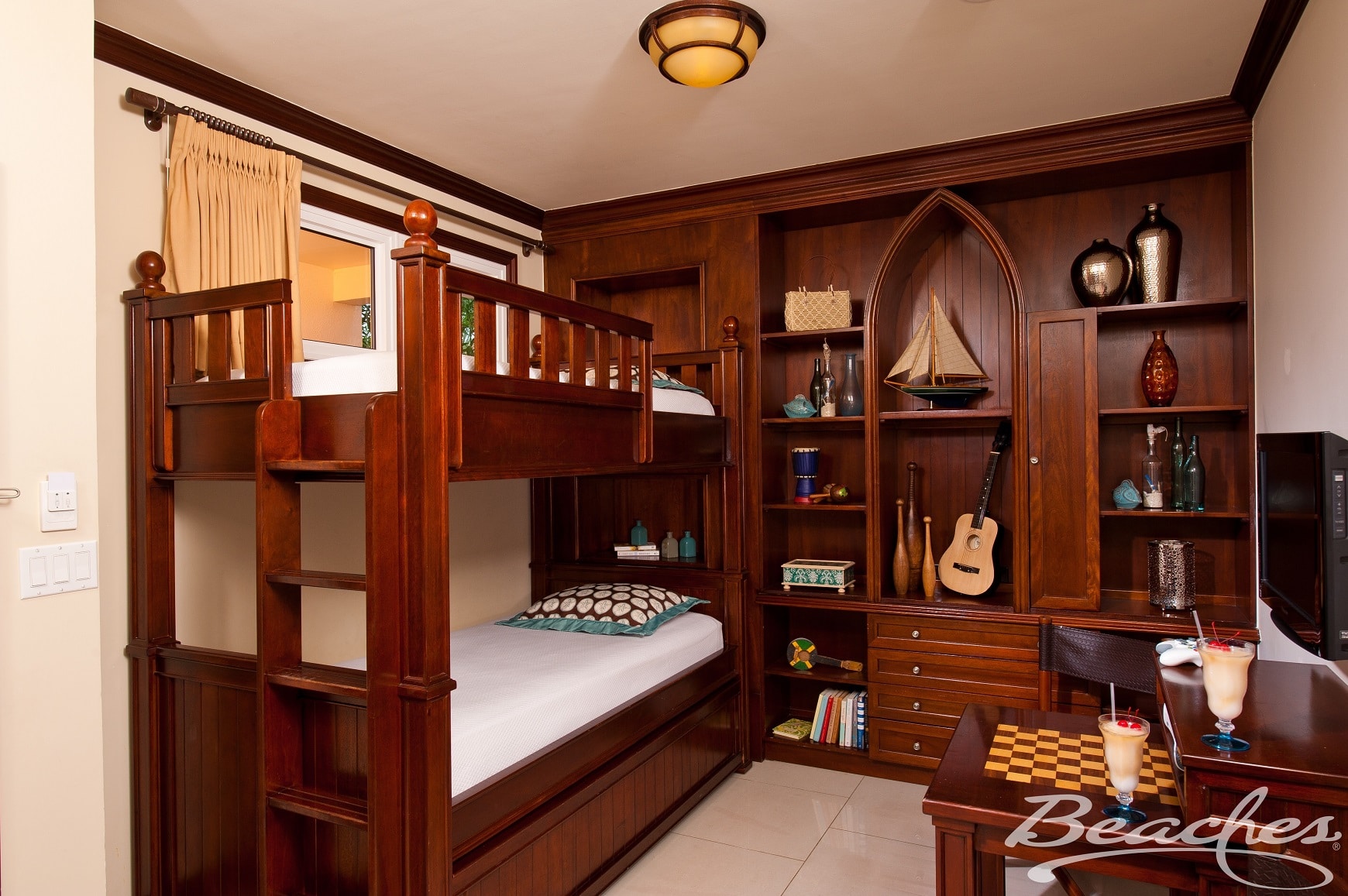 beaches-turks-caicos-italian-village-entry-bunks