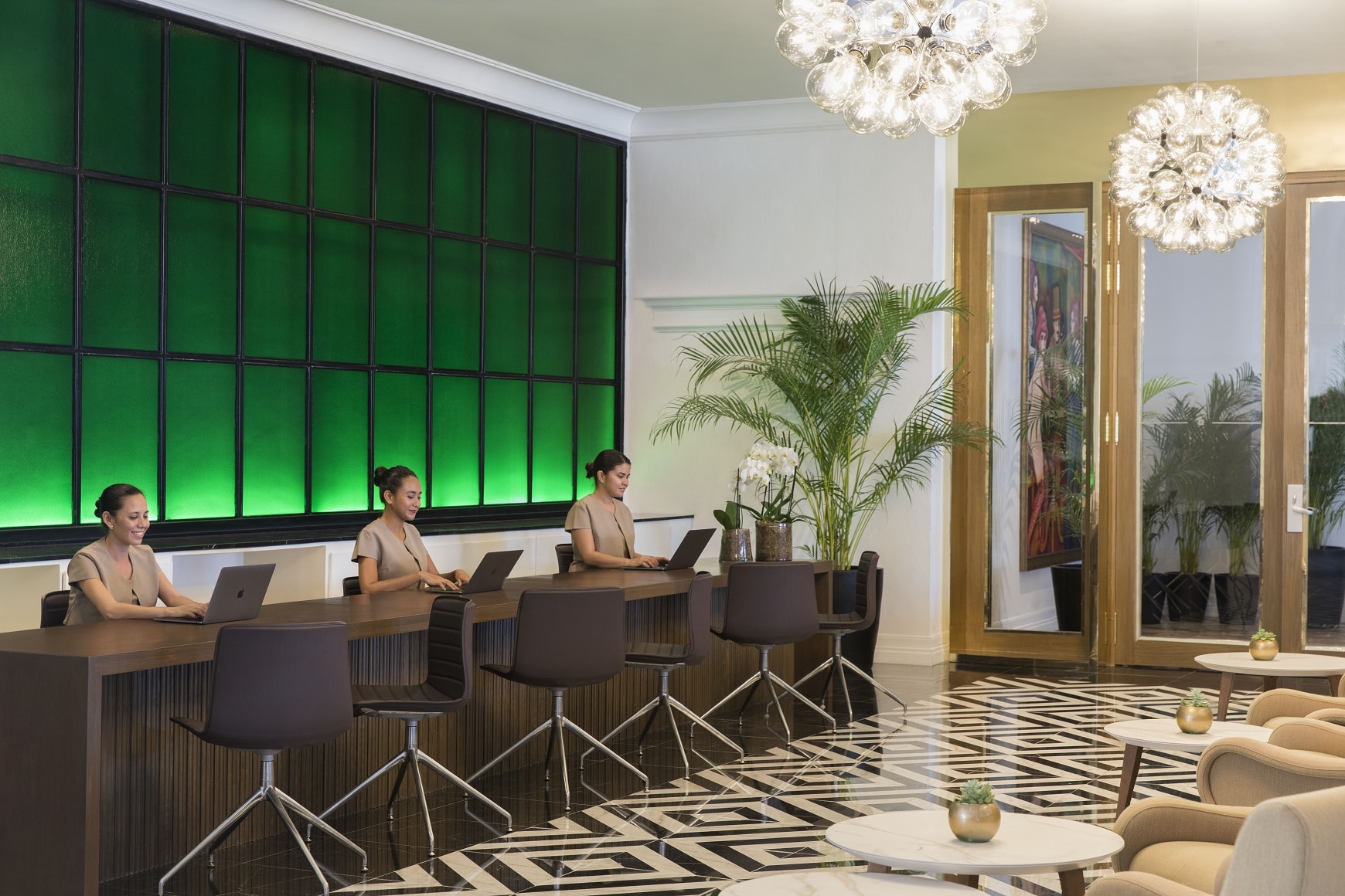 excellence-laya-mujeres-excellence_club_checkin_hr