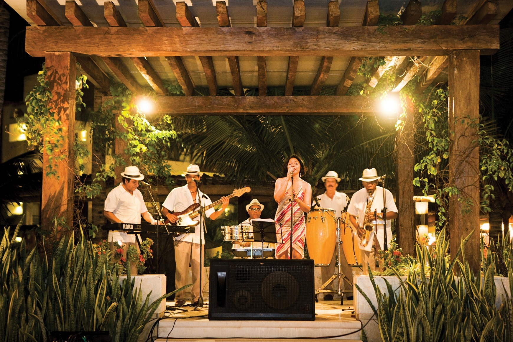 excellence-laya-mujeres-live_music_02_hr