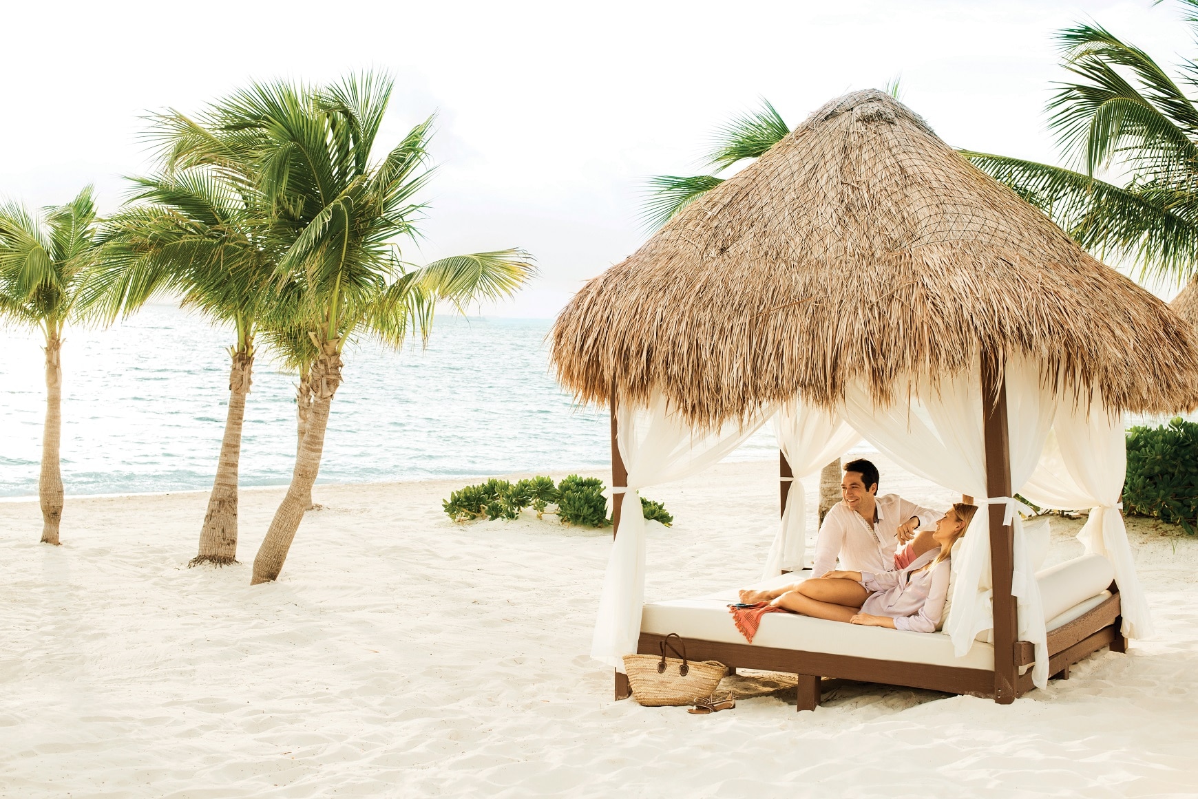 excellence-laya-mujeres-romance_beach_03_hr