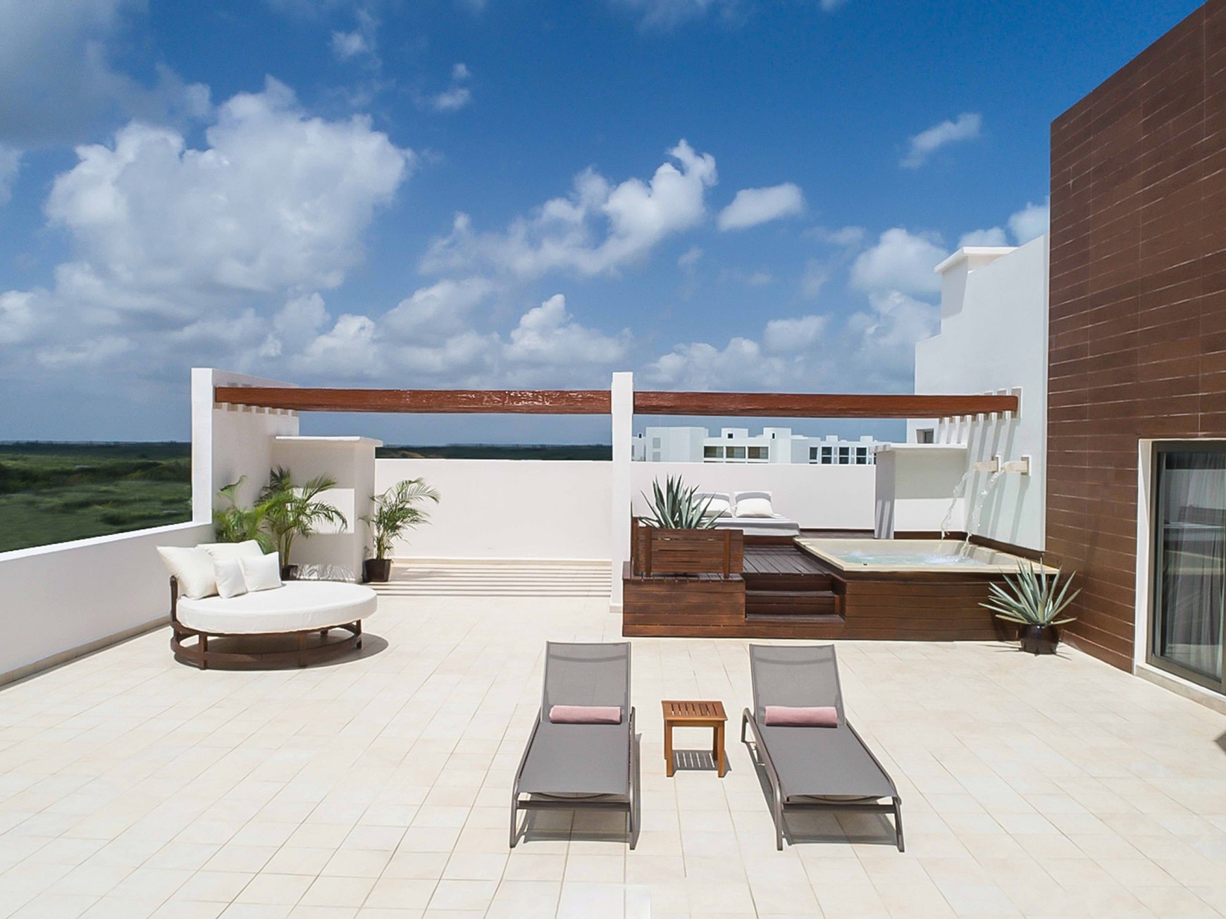 excellence-laya-mujeres-terrace_suite_web_use_only_hr