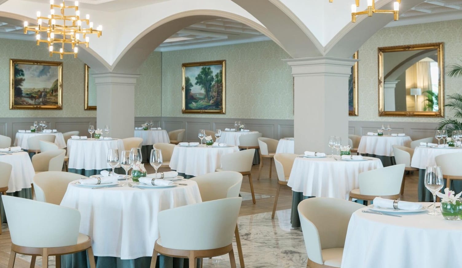 excellence-oyster-bay-restaurant