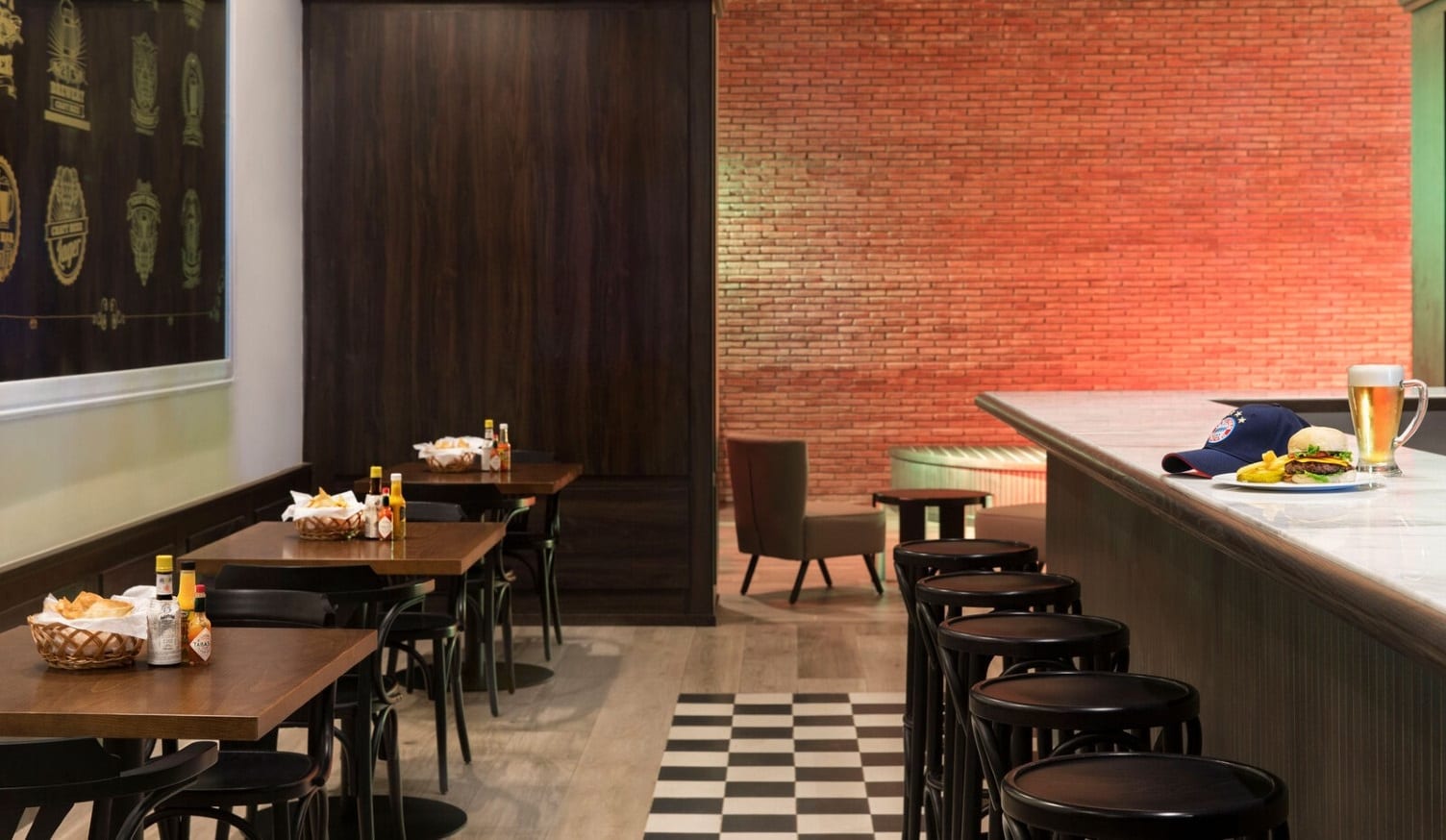 excellence-oyster-bay-sports-bar