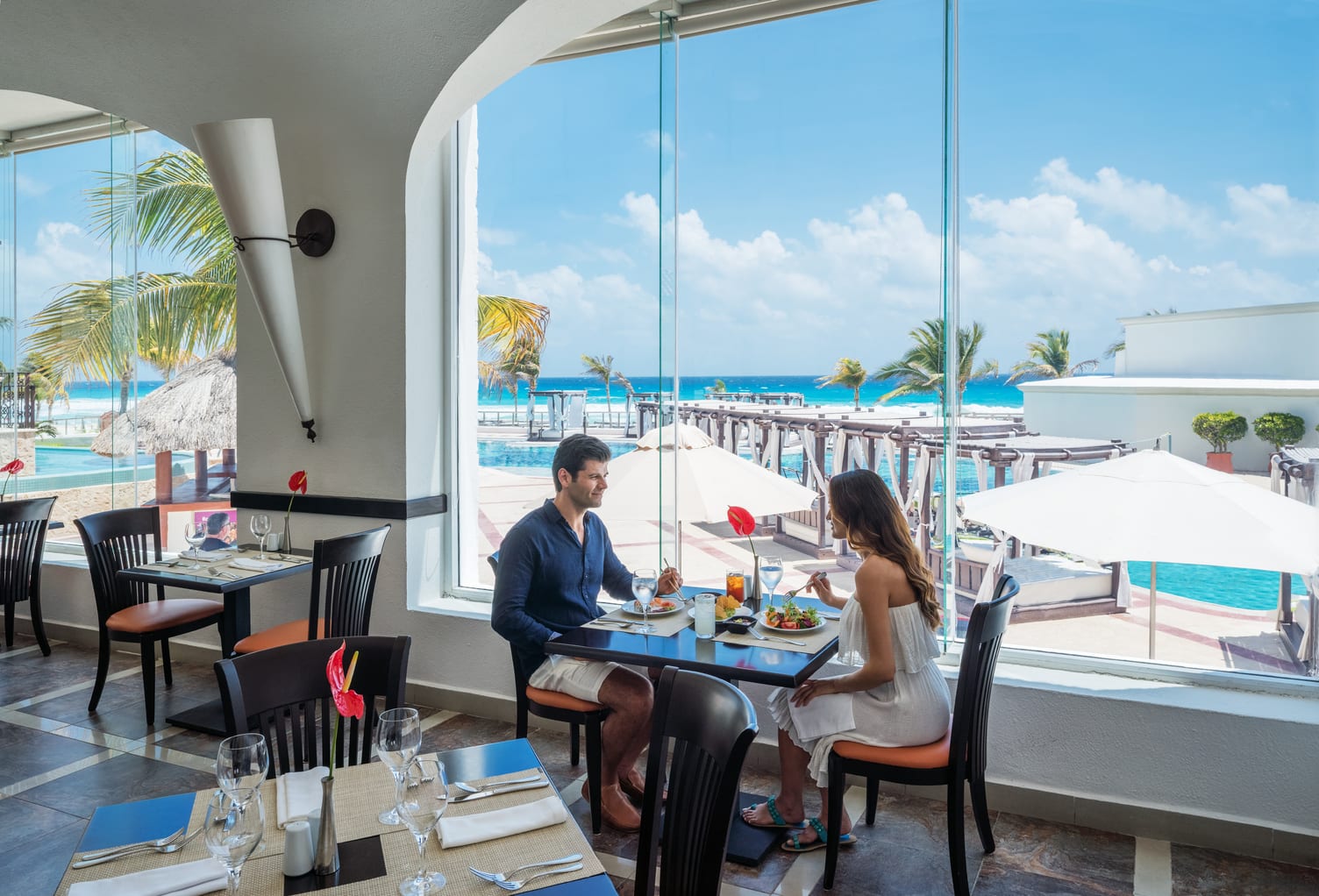 hyatt-zilara-cancun-spice-restaurant-couple-eating