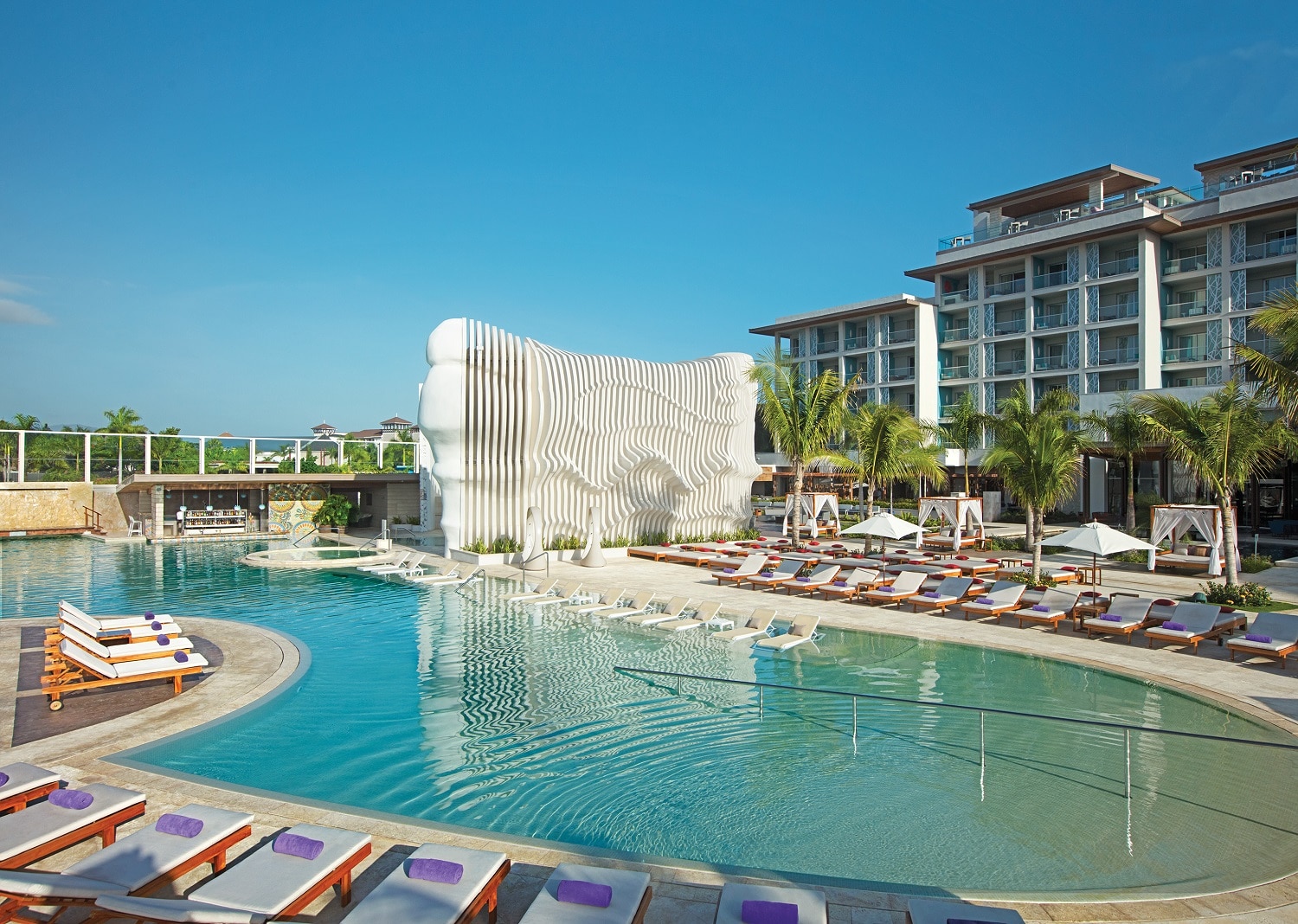 breathless-montego-bay-pool_panoramic1_1a