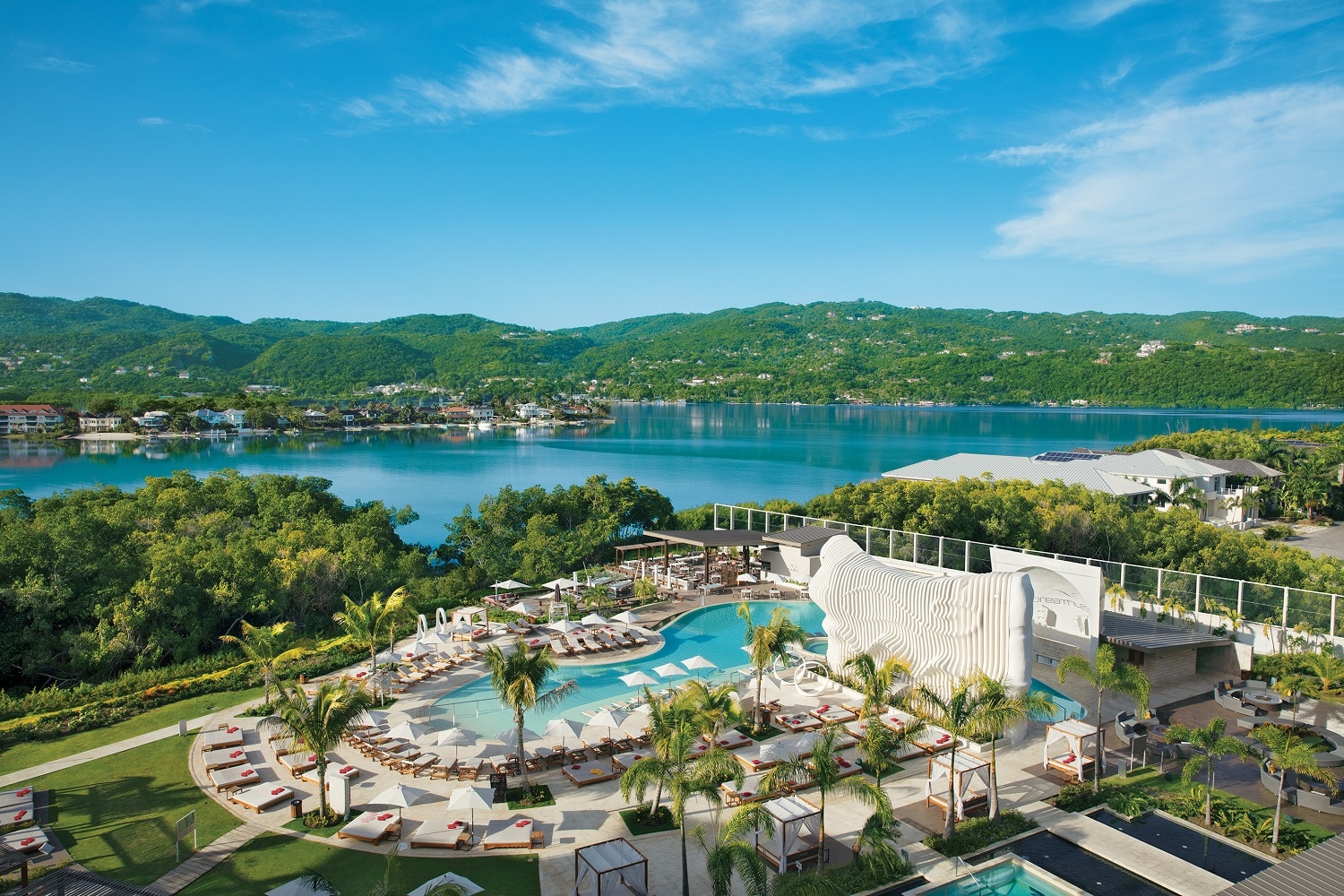 breathless-montego-bay-pool_panoramic2_1a