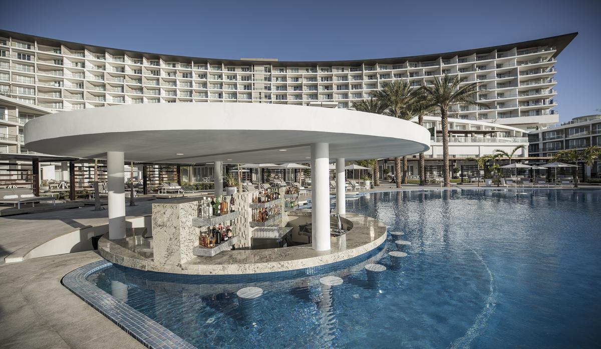 le-blanc-cabo-swim-up-bar