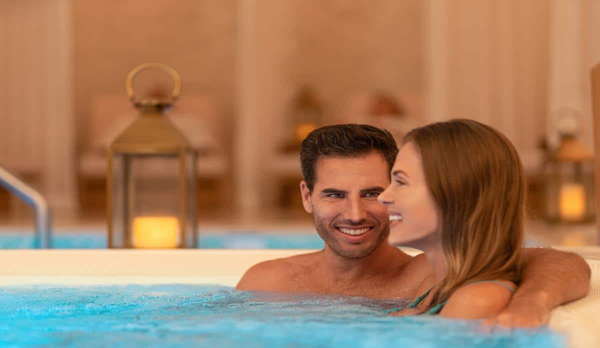 sun-palace_spa_couple_jacuzzi