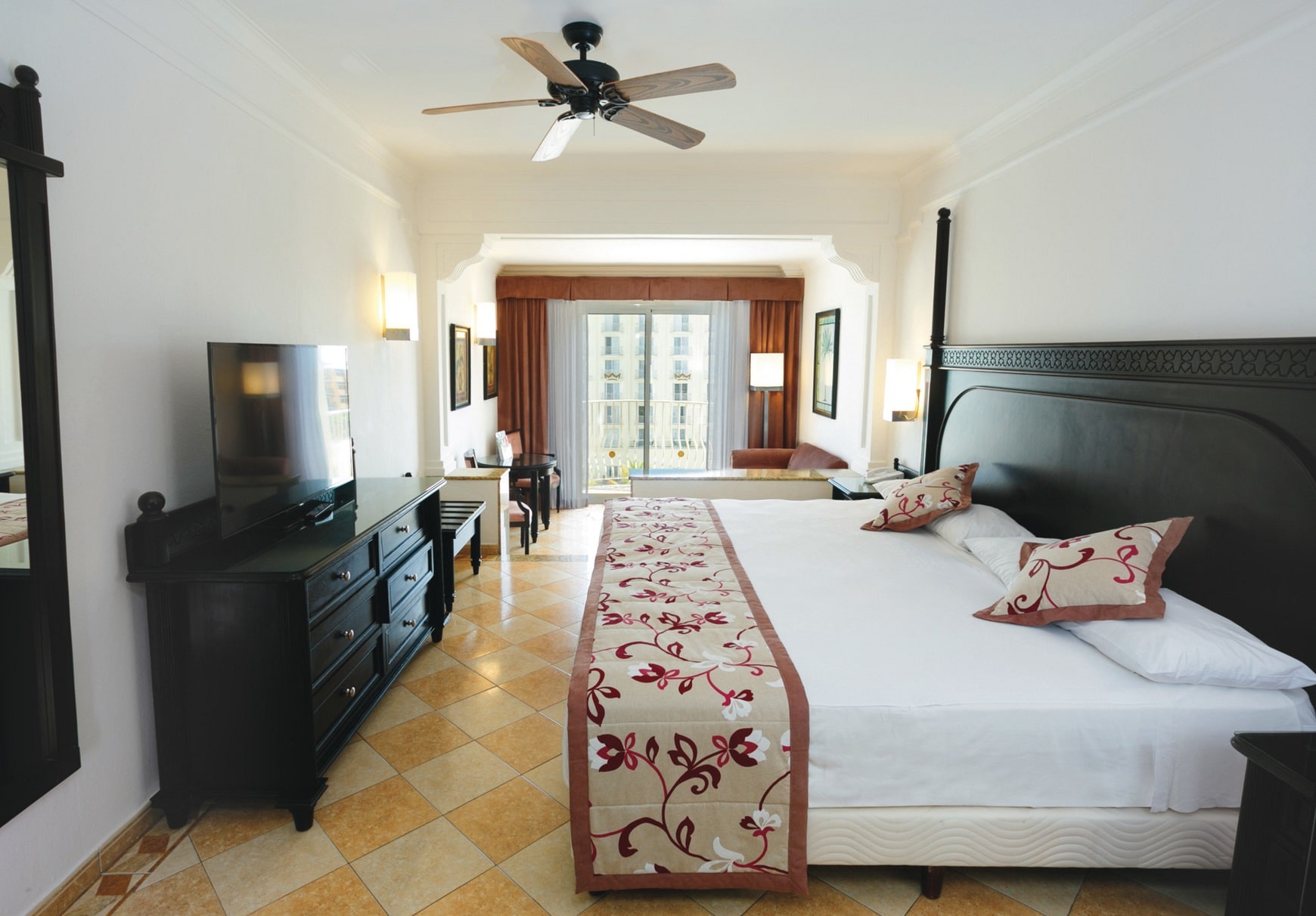 riu-palace-aruba-junior-suite-partial-ocean-view