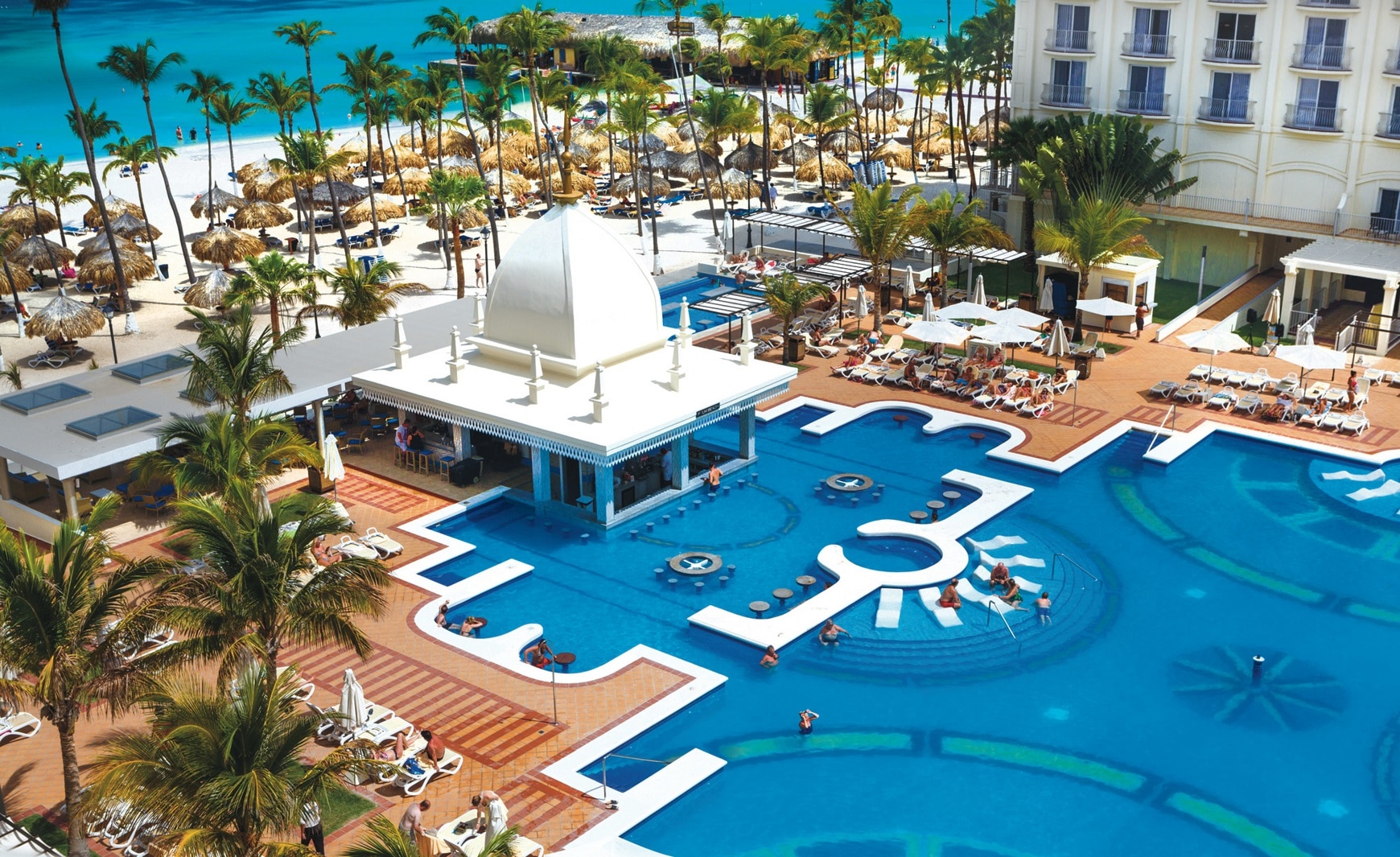 riu-palace-aruba-swim-up-bar-2