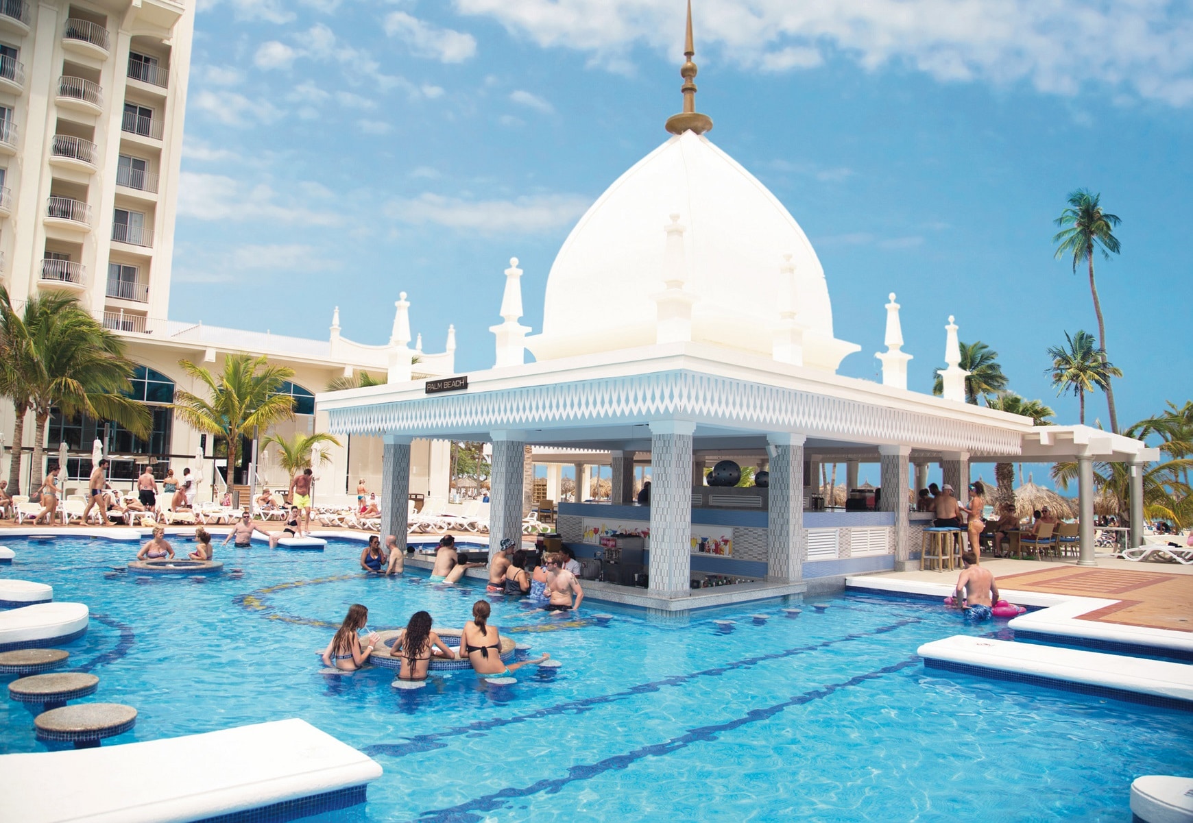 riu-palace-aruba-swim-up-bar-3