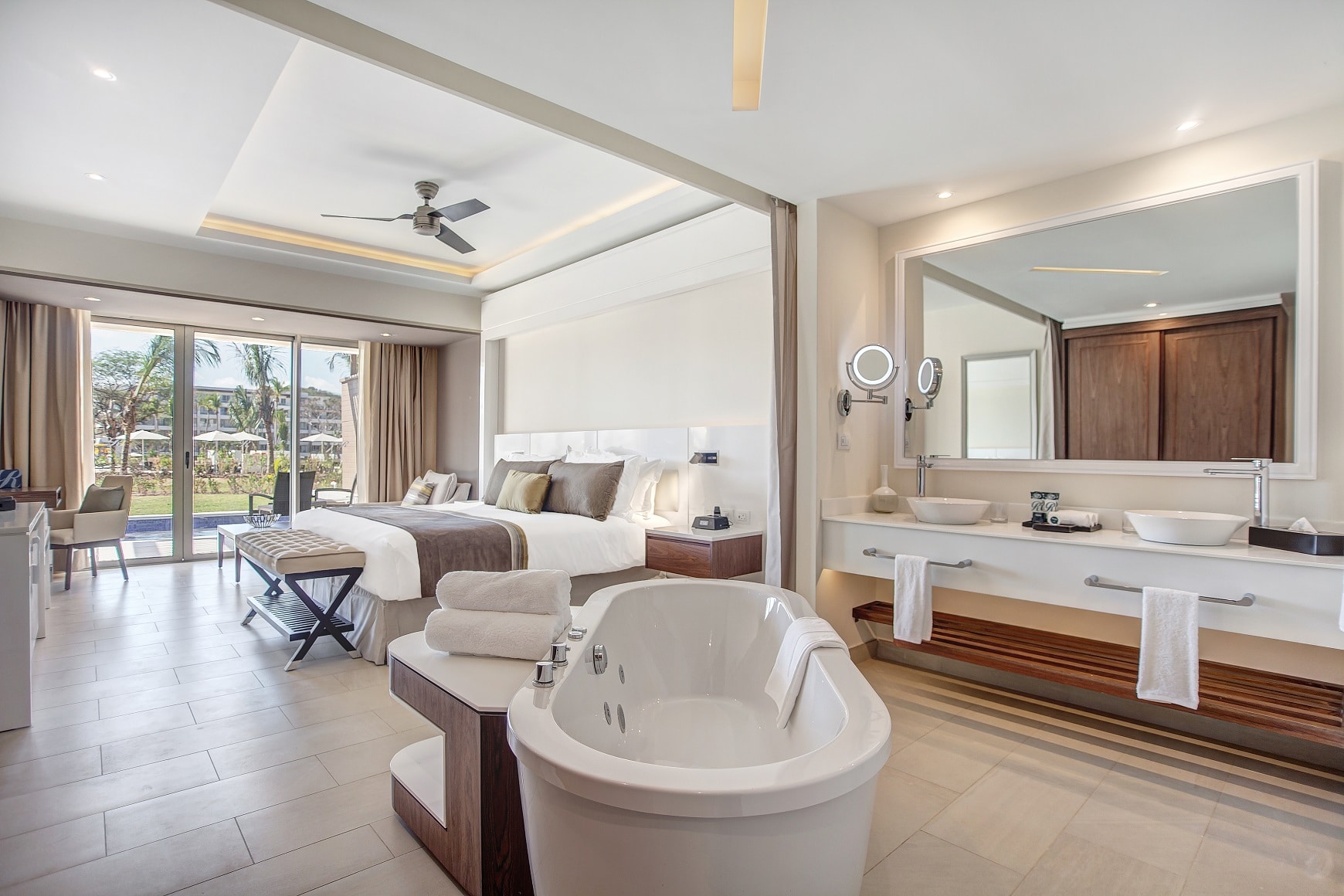 hideaway-royalton-st-lucia-swim-out-2