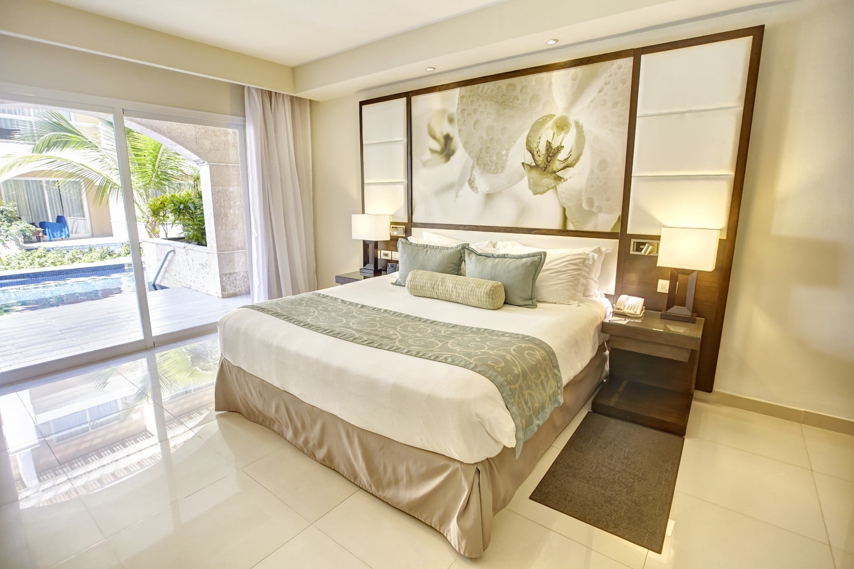 royalton-punta-cana-luxury-room-swim-out