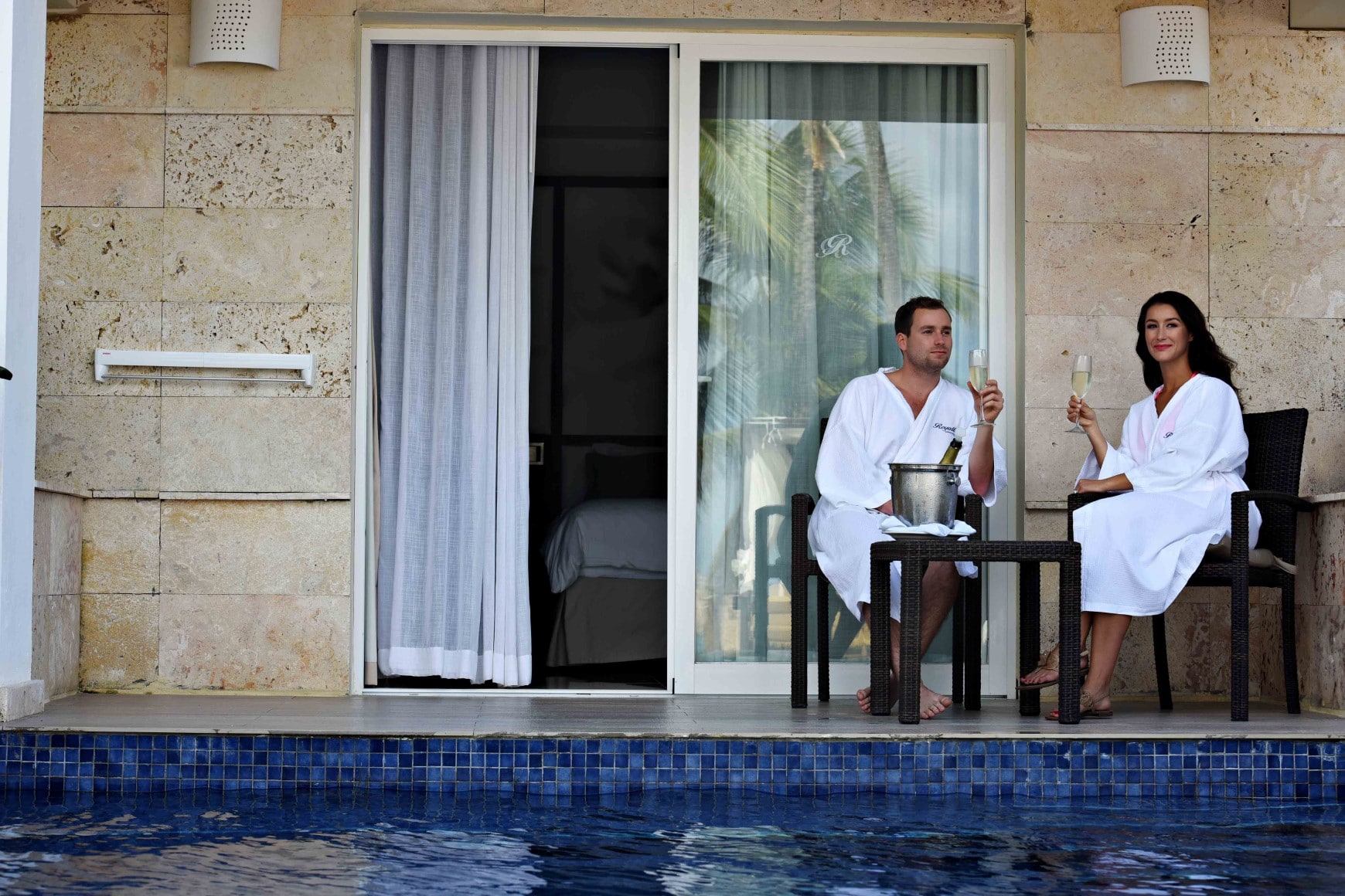 royalton-punta-cana-swim-up-honeymoon
