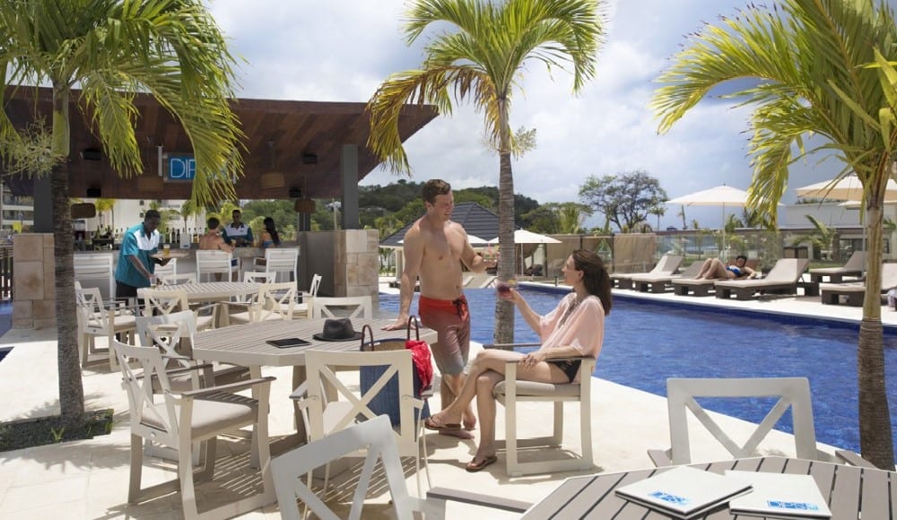 royalton-st-lucia-dips-pool-bar