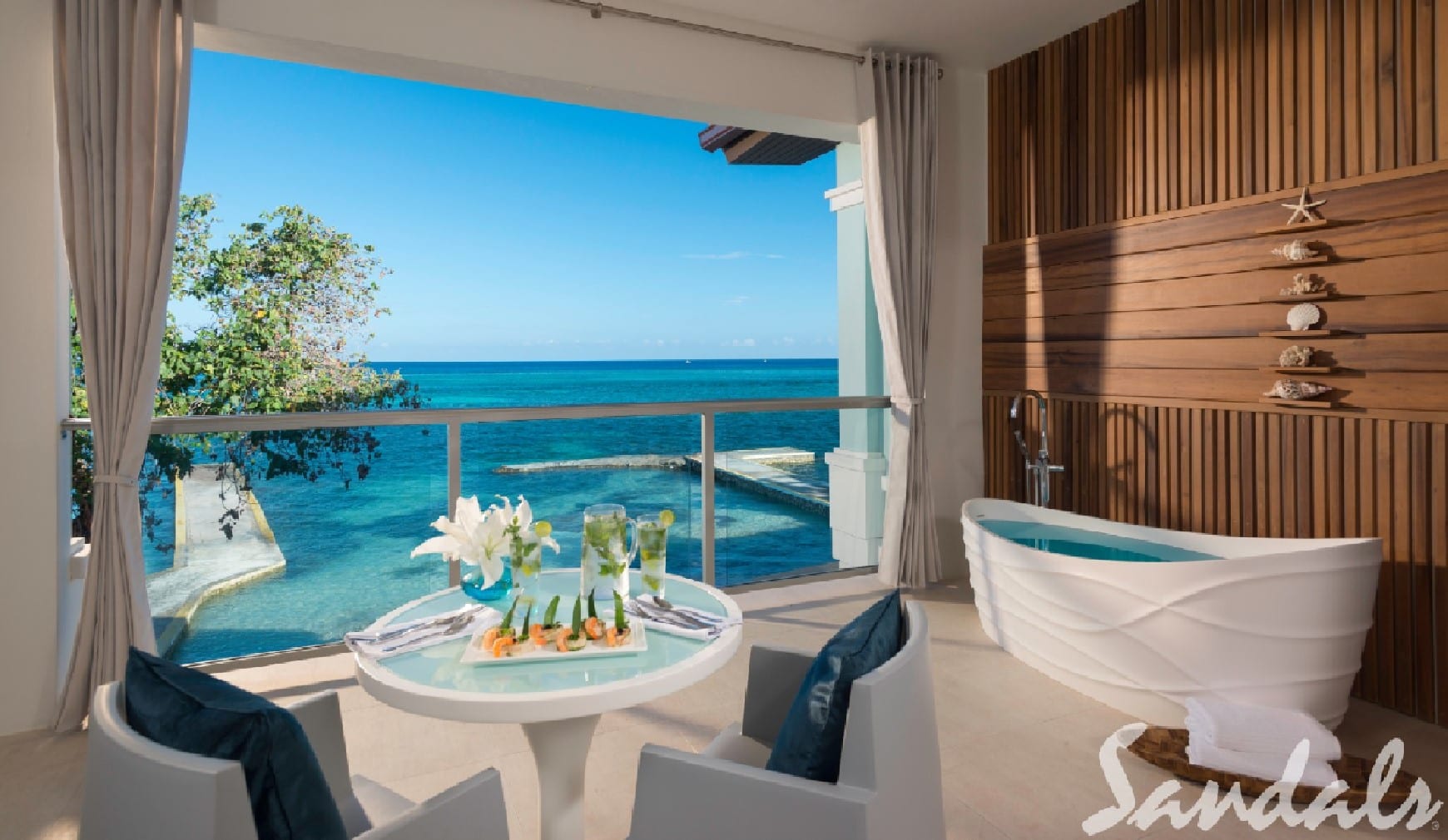 sandals-montego-bay-milliaonaire-beachfront-butler-suite-balcony