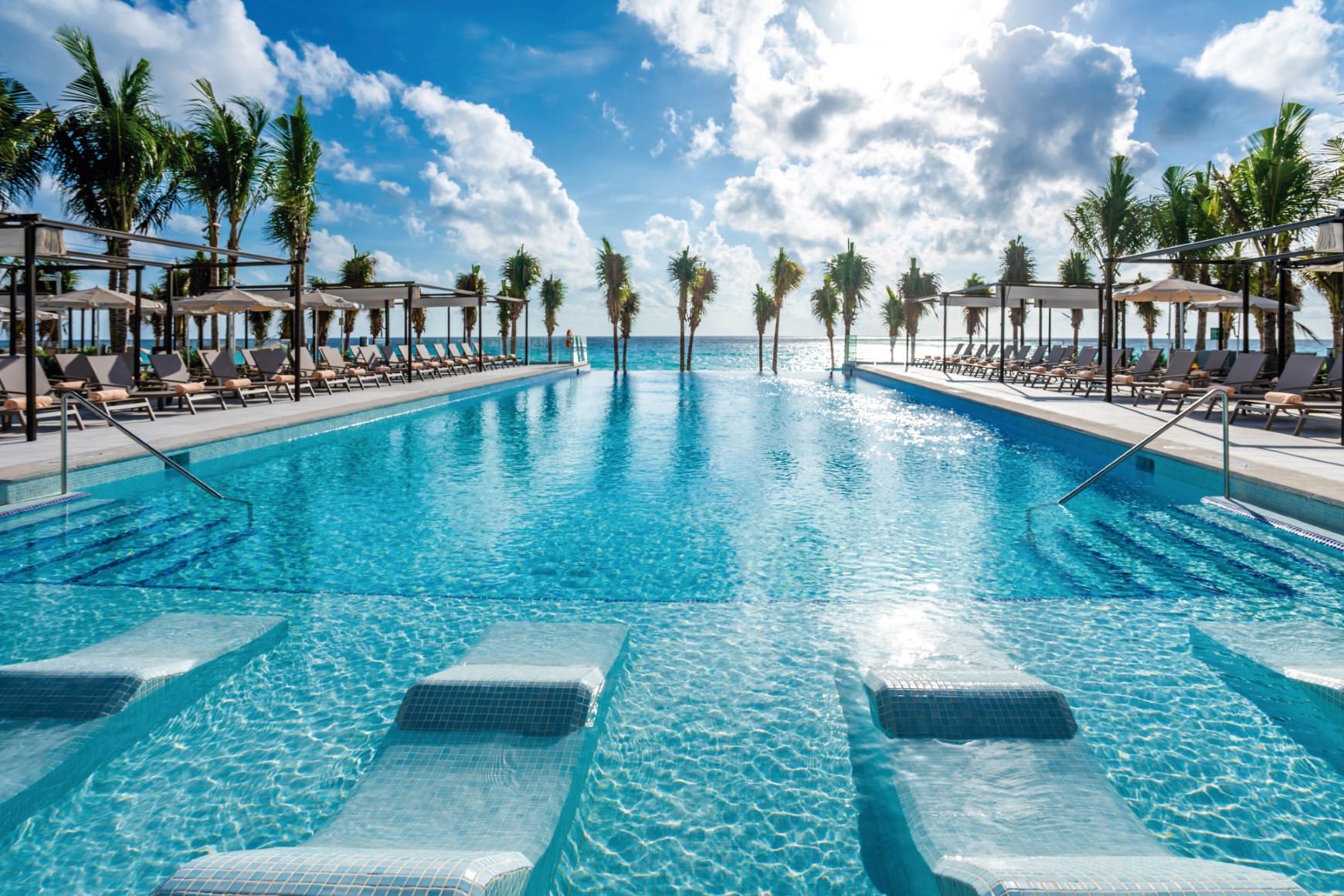 riu-palace-kukulcan-pools