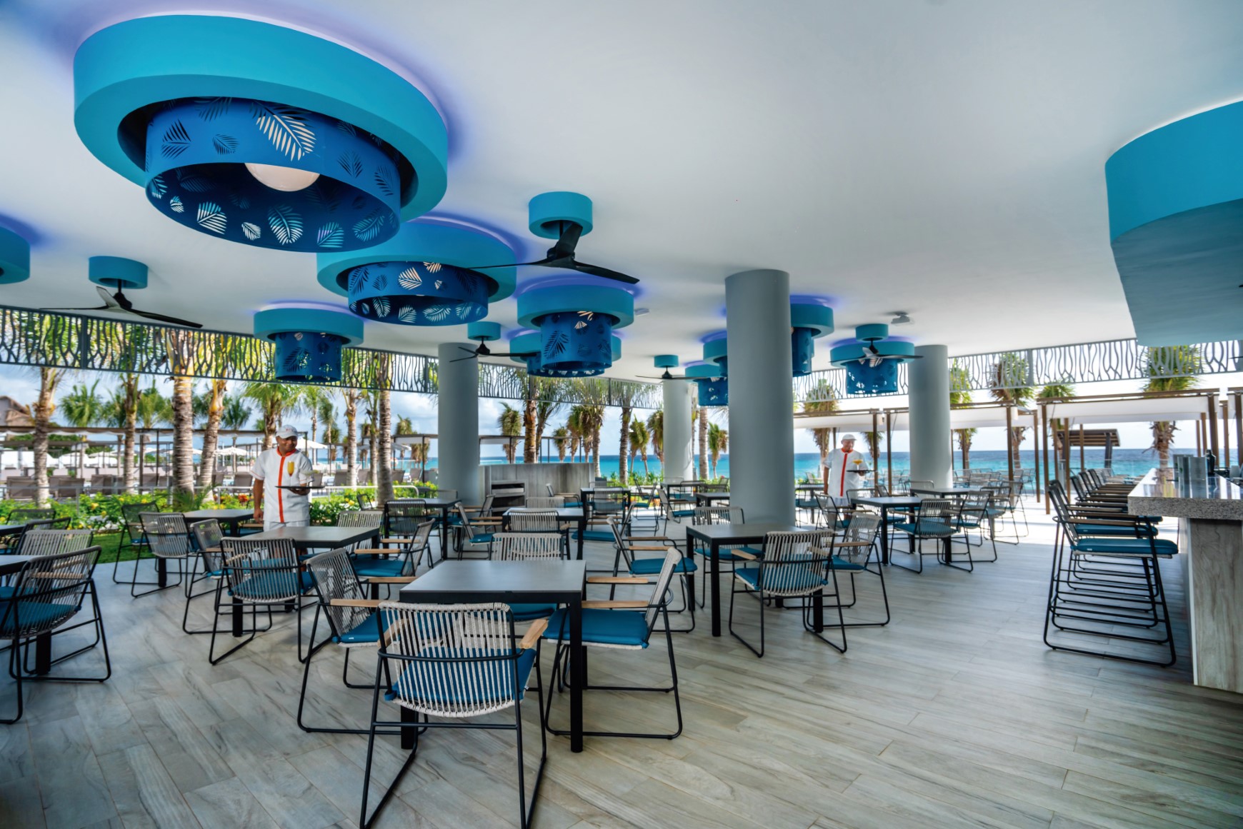 riu-palace-kukulcan-poolside-bar