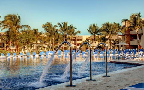 royalton-splash-punta-cana-poolside